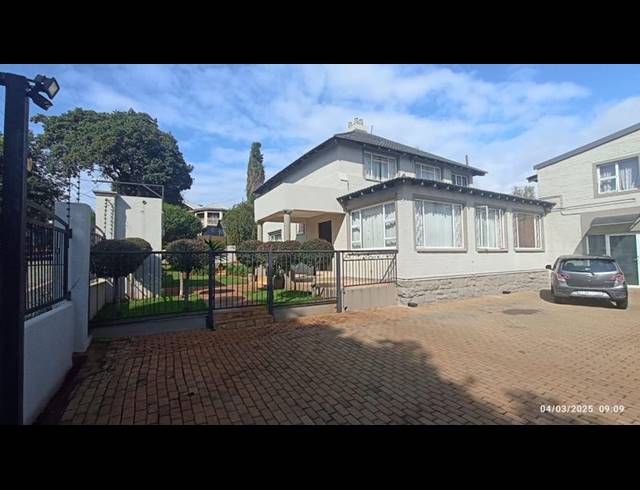 4 BEDROOM HOUSE FOR SALE IN KENSINGTON